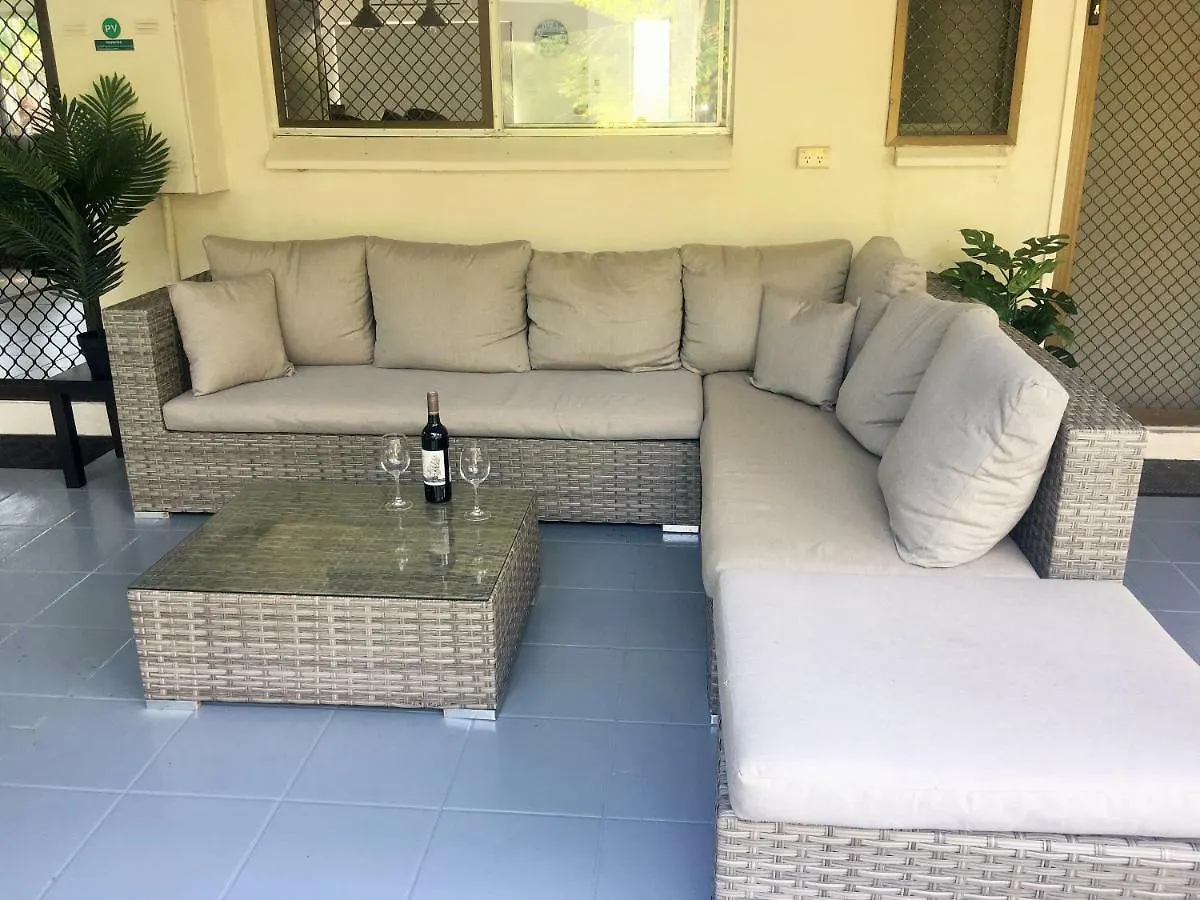 Holiday home Heated Pool & Tropical Private Open Space Trinity Beach