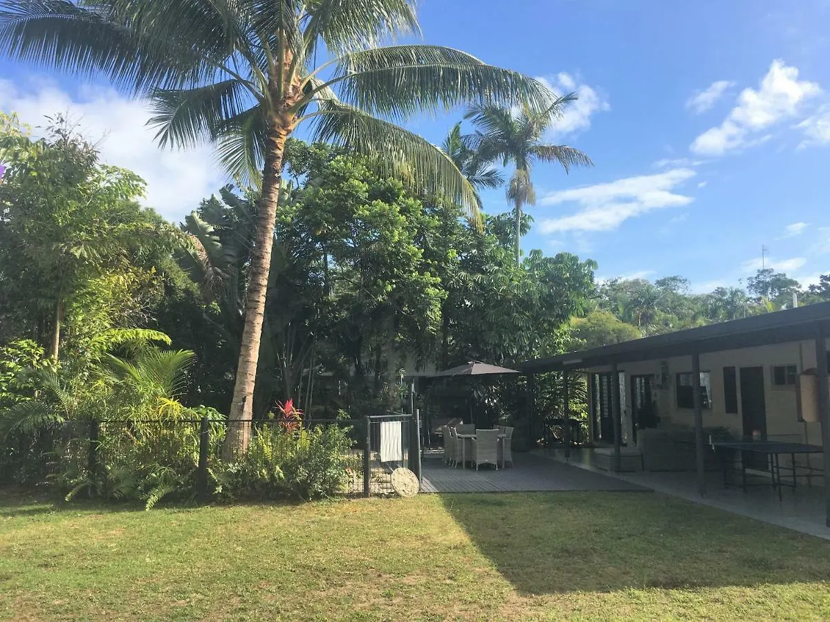 Holiday home Heated Pool & Tropical Private Open Space Trinity Beach