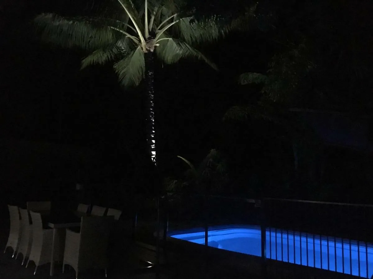 Heated Pool & Tropical Private Open Space Trinity Beach