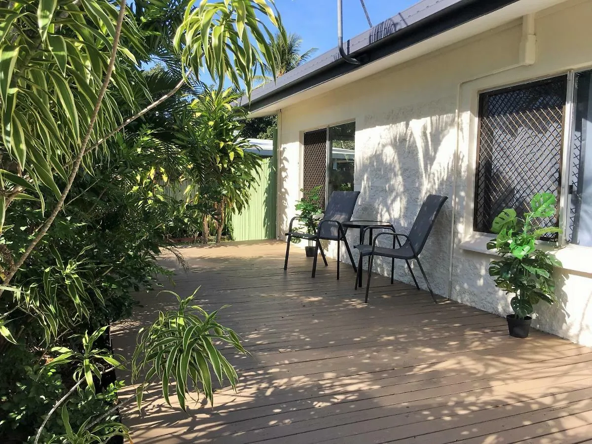 Holiday home Heated Pool & Tropical Private Open Space Trinity Beach